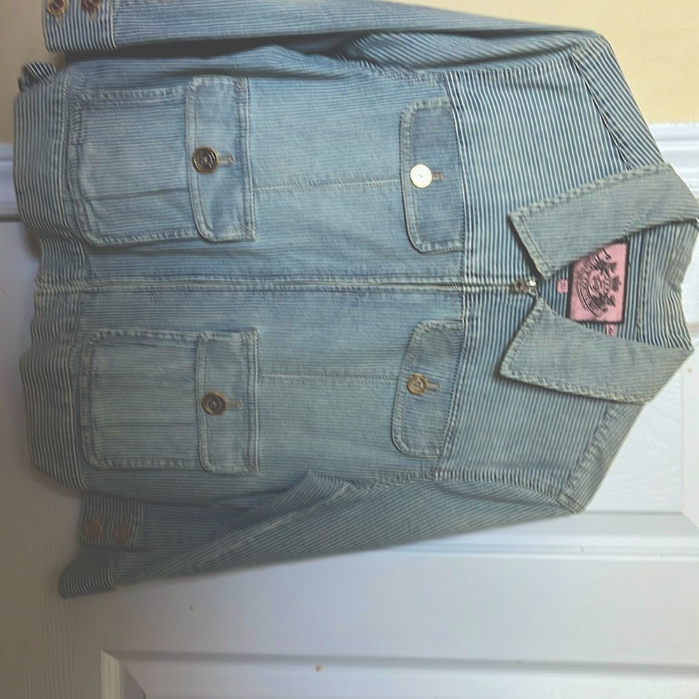 Juicy Couture striped 3/4 sleeve jacket. Lightweight and perfect for summer.